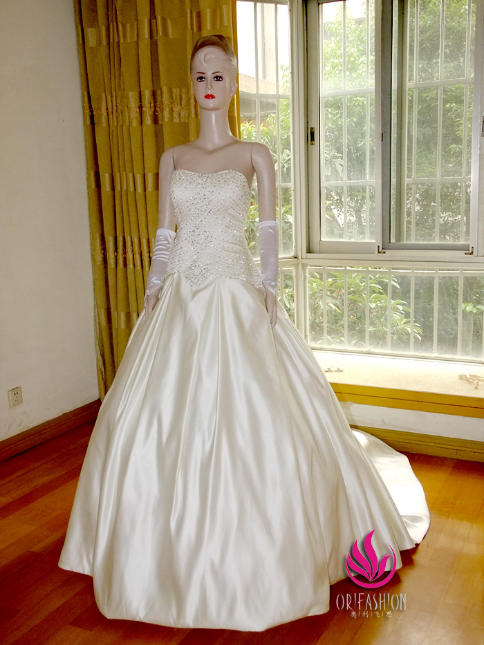 Hand-beaded Luxury Wedding Dress with Swarovski Crystals RC021